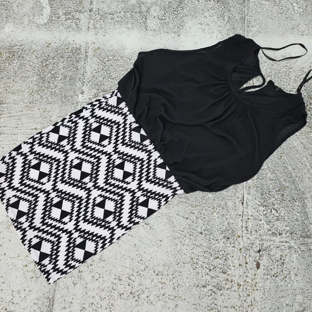 Papaya Women Dress Sleeve Less Black/White Knee Length Dress Size M